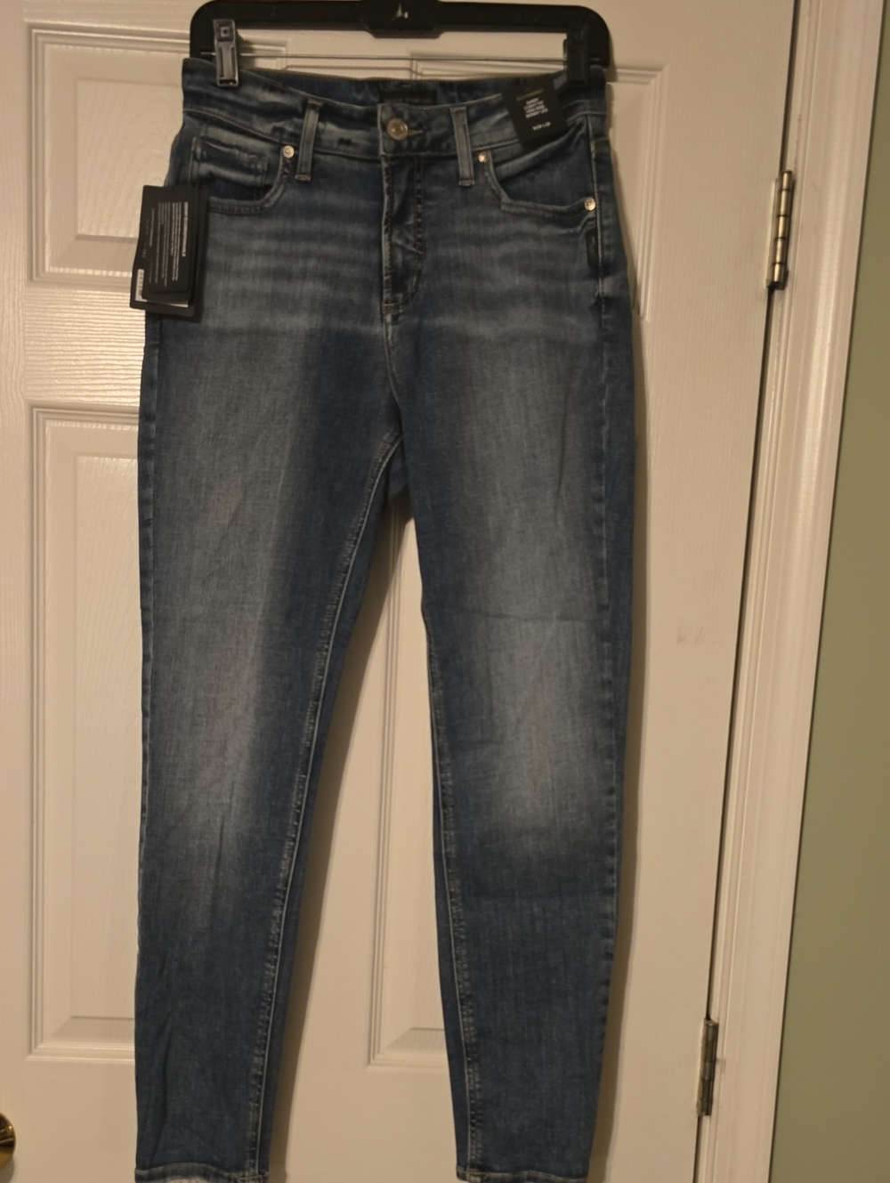 Silver Jeans Women's Skinny Leg Jeans in Medium Blue Wash Curvey Fit High Rise